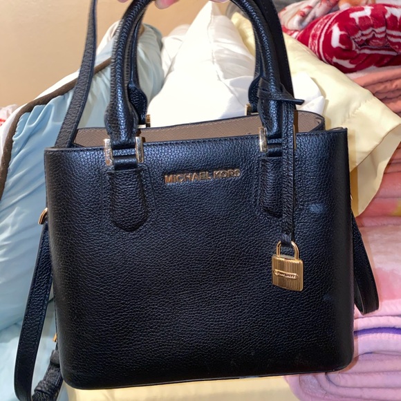 MK purse - Picture 1 of 1